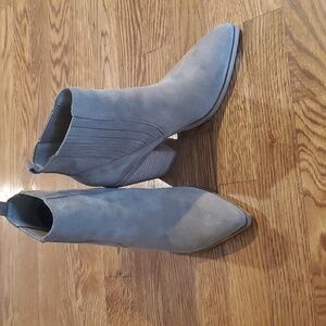 Booties size 8 Marc Fisher